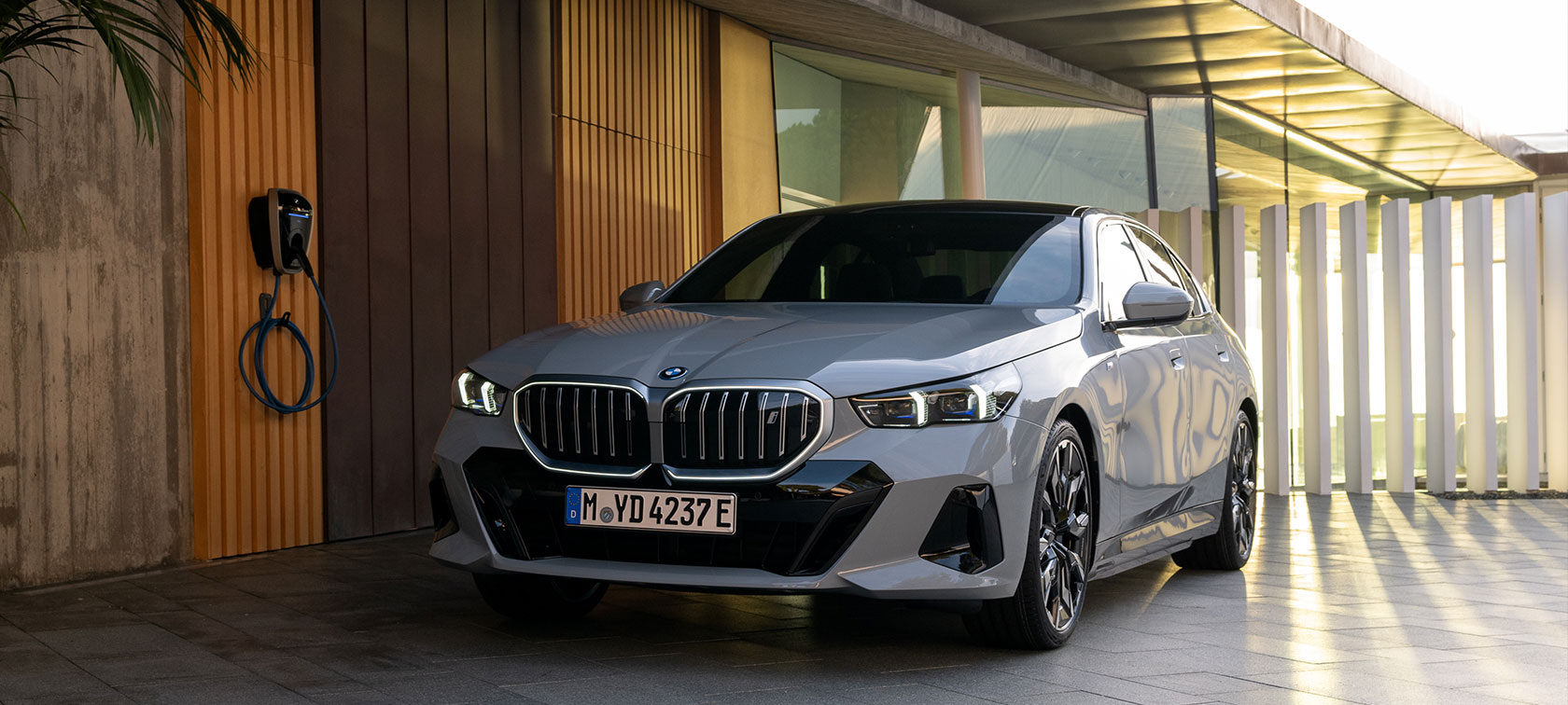 皆さま、あけましておめでとうございます🎍✨ 2025年もBMW佐世保